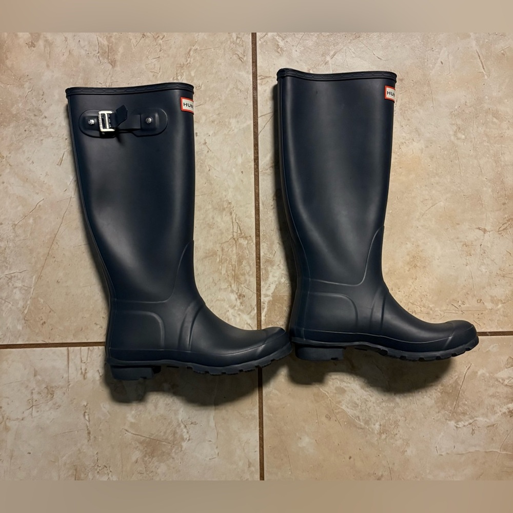 Hunter Navy Blue Tall Rain Boots size Men 6, Women 7